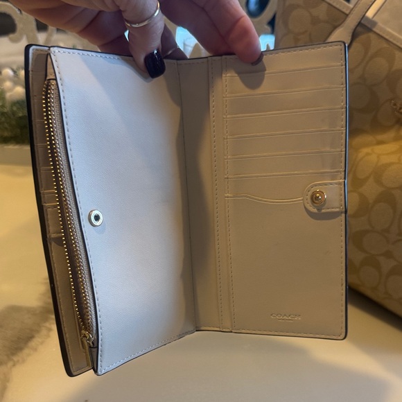 Coach Tan Signature Wallet - Picture 4 of 8